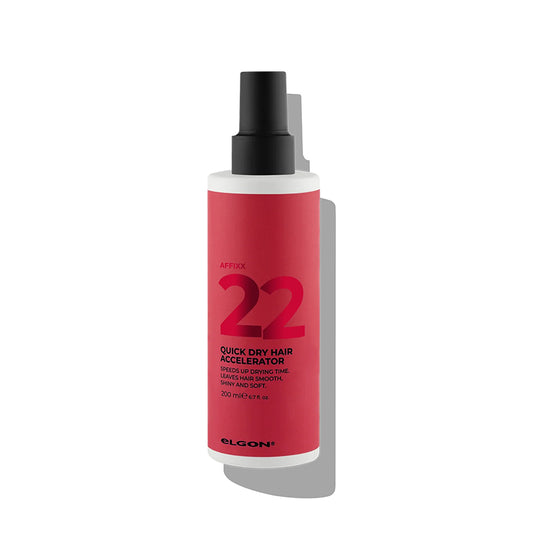 Flacone bianco con etichetta rossa con scritte nere e tappo spray nero.