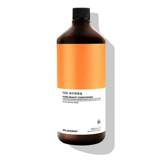 Balsamo idratante per capelli secchi fini e normali. Flacone in Plastica riciclata marrone con tappo a vite nero.